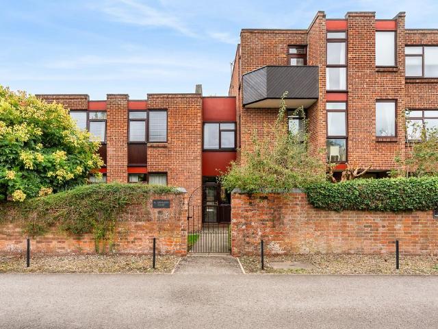 Flat for sale in Winterbrook, South Oxfordshire