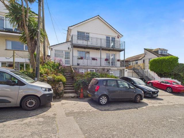 Flat for sale in Penbeagle, Cornwall