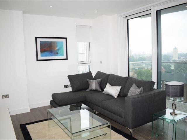 Flat for sale in Vauxhall, Greater London