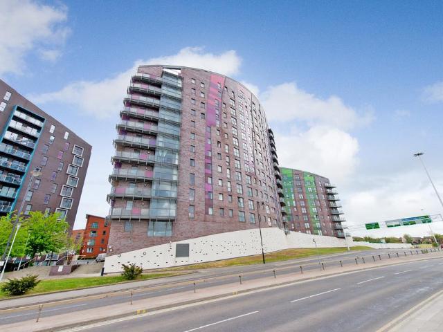 Flat for sale in Richmond Hill, West Yorkshire