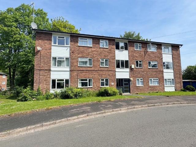 Flat for sale in Mill End, Green Close