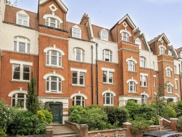 Flat for sale in West Hampstead, Greater London
