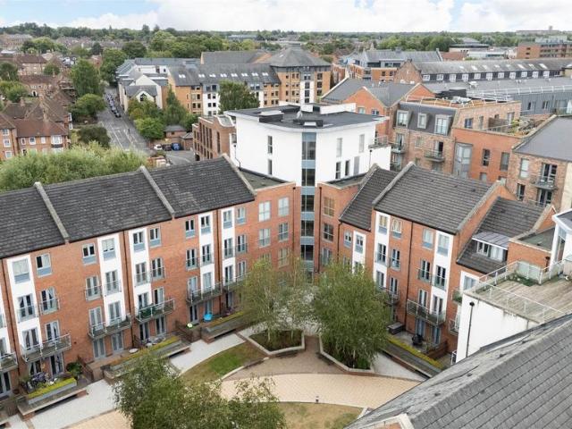 Flat for sale in Foss Islands, High Field