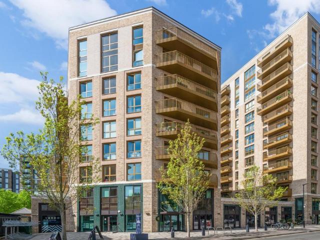 Flat for sale in London Borough of Hounslow, Strand
