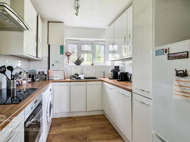 Flat for sale in London Borough of Lewisham, Blackheath