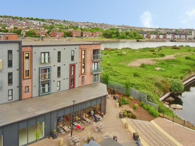 Flat for sale in Barry Island, Barry