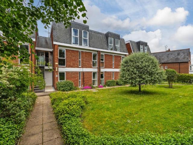 Flat for sale in Fulflood, Hampshire
