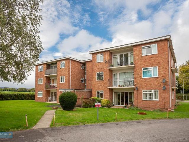 Flat for sale in Galmington, Rumwell