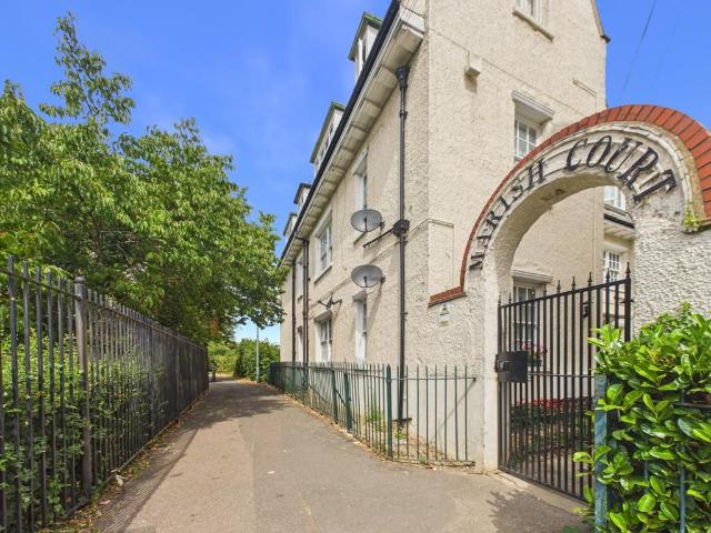 Flat for sale in Slough