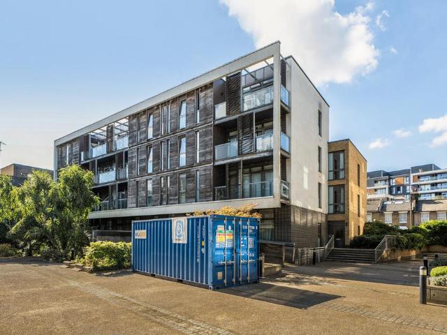 Flat for sale in Royal Borough of Greenwich, Greater London