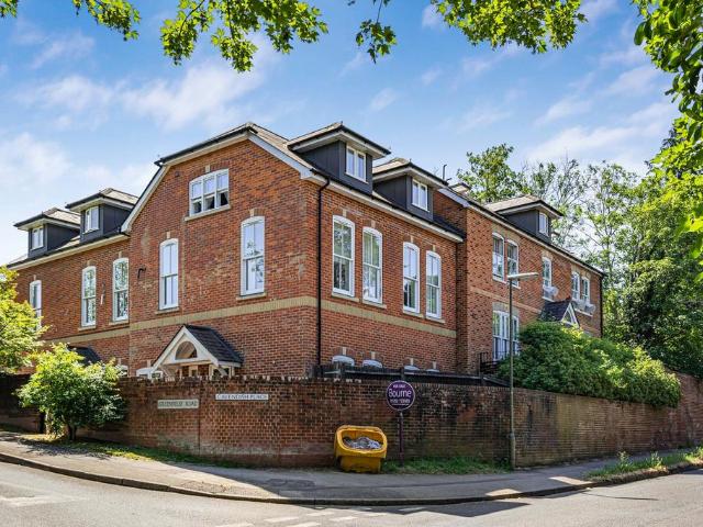 Flat for sale in Wrecclesham, Fole