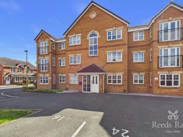Flat for sale in Westleigh, Wigan