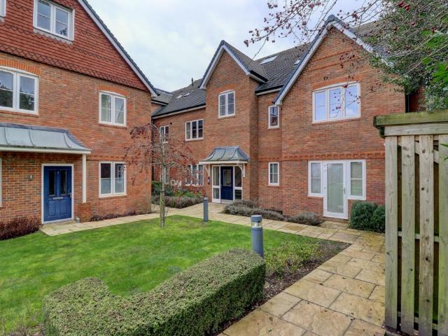 Flat for sale in Penn Bottom, Buckinghamshire