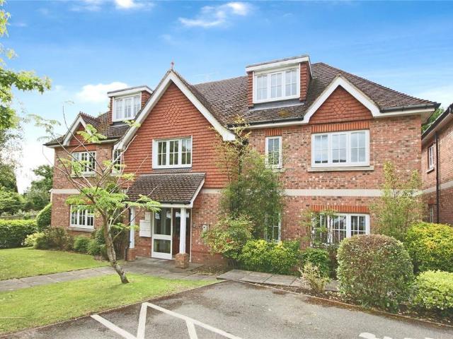 Flat for sale in Easthampstead, Bracknell