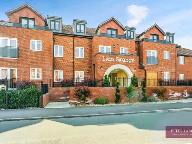 Flat for sale in Prestatyn