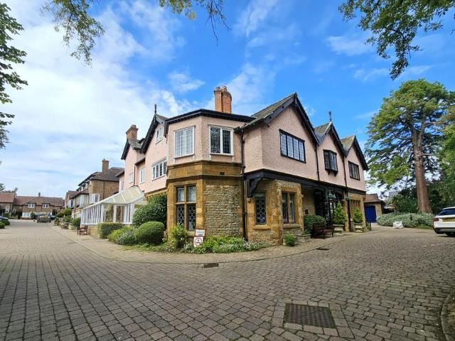 Flat for sale in Brackley, Northamptonshire