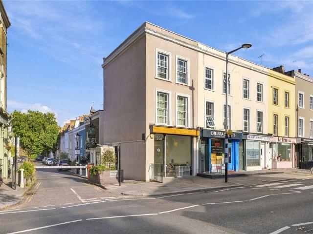 Flat for sale in Earl's Court, Greater London