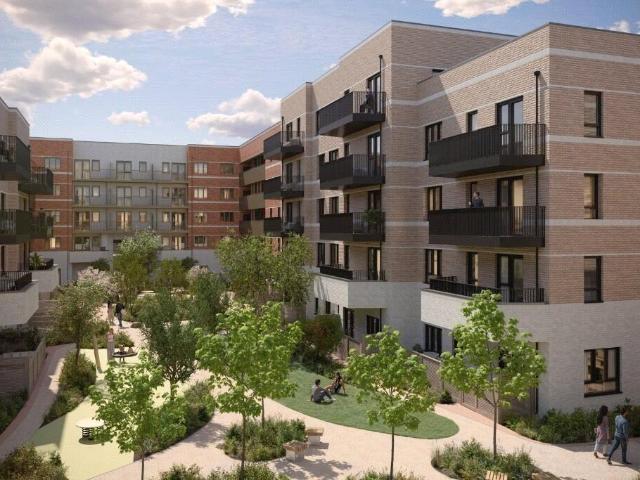 Flat for sale in Strawberry Hill, Greater London