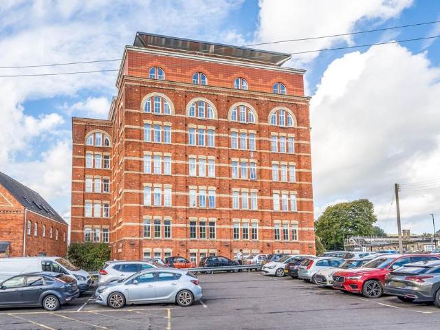 Flat for sale in Stroud, School House