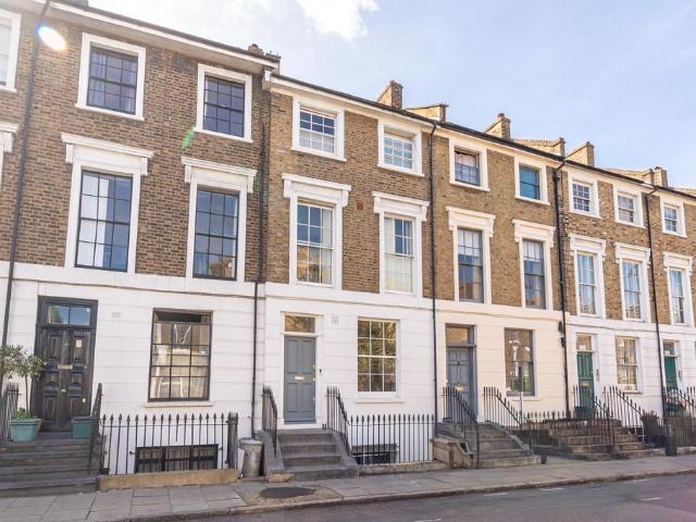 Flat for sale in Barnsbury, Greater London