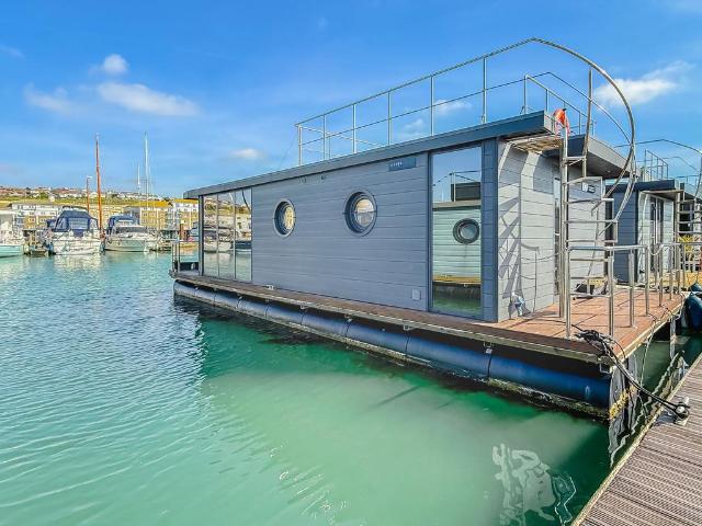 Flat for sale in Brighton Marina, Roedean