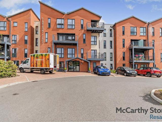 Flat for sale in Gloucester, Gloucestershire