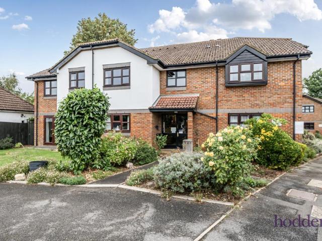 Flat for sale in Row Town, Surrey