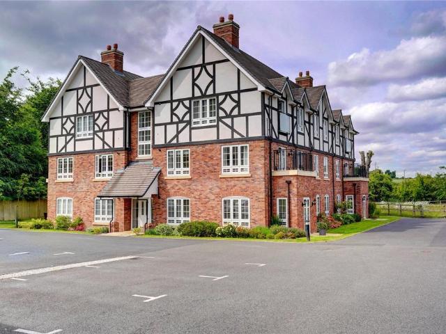 Flat for sale in Bromsgrove, Worcestershire