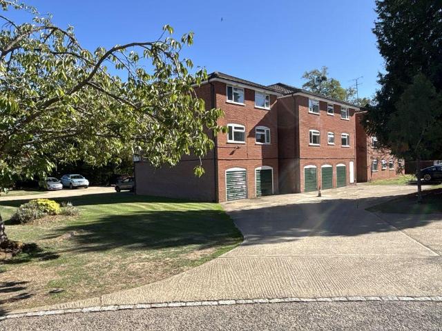 Flat for sale in Beeches Community Board, Slough
