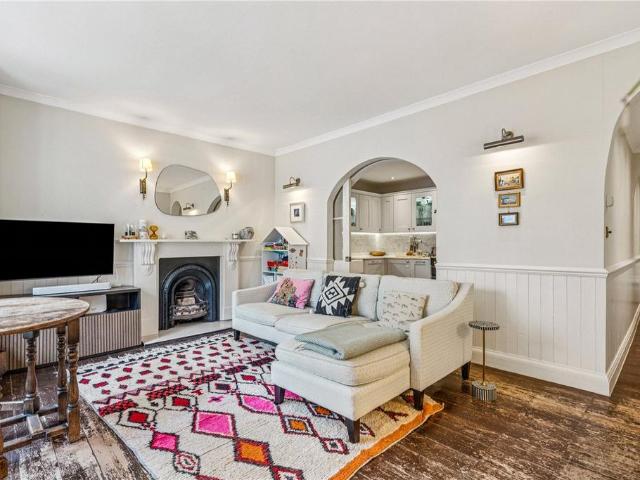 Flat for sale in West Kensington, Greater London
