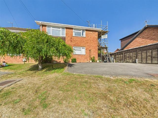 Flat for sale in Woolstrop, Gloucester