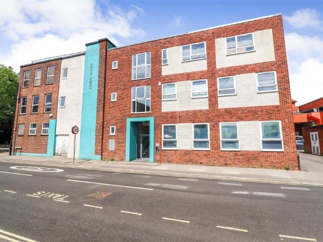 Flat for sale in Fleet, Hart