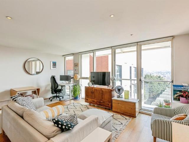 Flat for sale in Feckenham, City Of Bristol