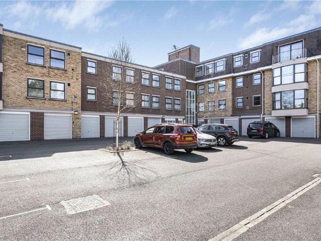 Flat for sale in The Slade, Oxfordshire