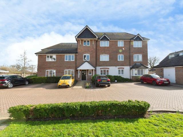 Flat for sale in Ashley Park, Surrey