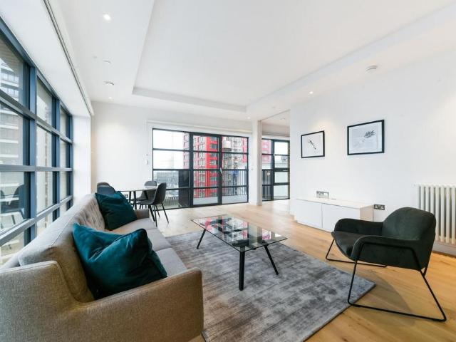 Flat for sale in London City Island, Blackwall