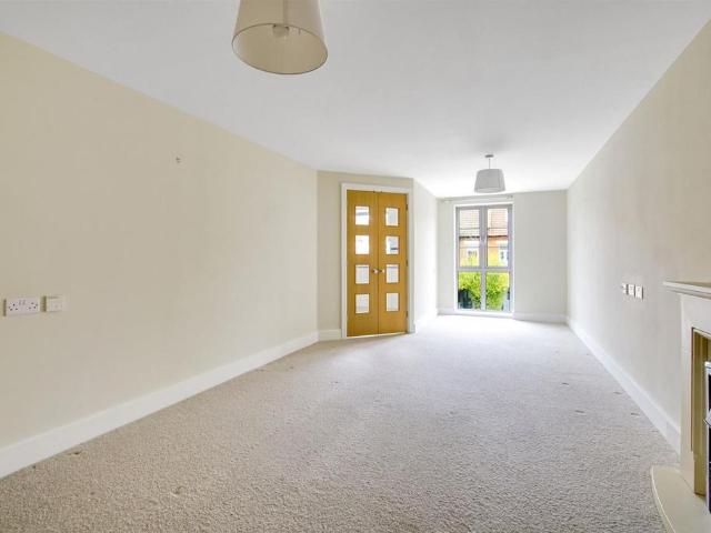 Flat for sale in London Borough of Merton, Merton Park
