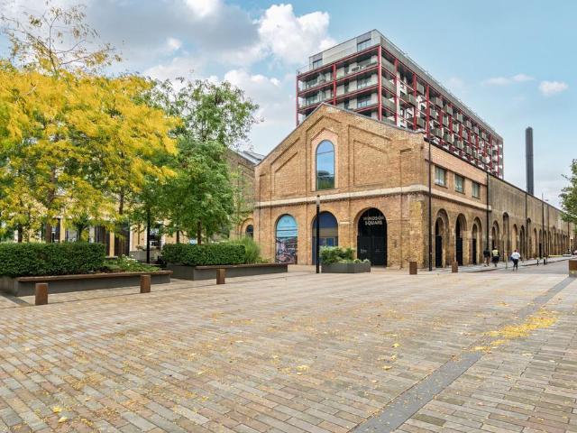 Flat for sale in Glyndon, Greater London