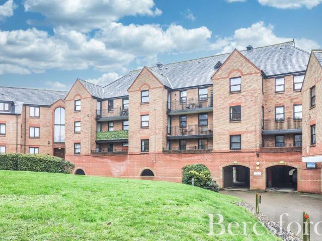 Flat for sale in Duton Hill, Essex