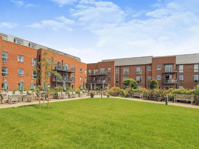 Flat for sale in Salisbury, Wiltshire