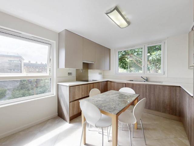Flat for sale in St. John's Wood, Greater London