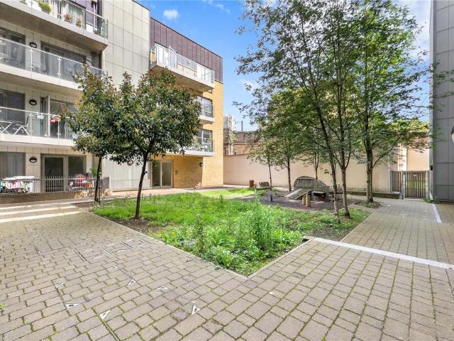 Flat for sale in Ratcliffe, Limehouse