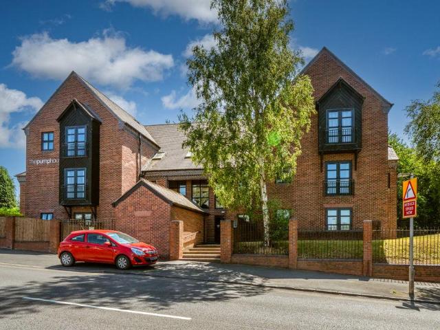 Flat for sale in Stourbridge, West Midlands