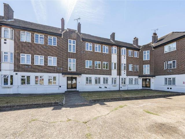 Flat for sale in London Borough of Hounslow, Osterley