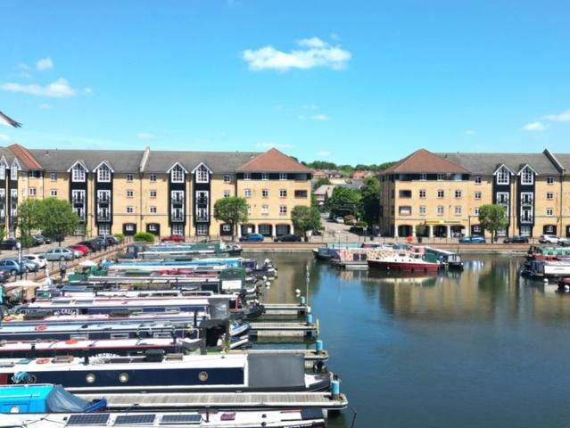 Flat for sale in Pouchen End, Hertfordshire