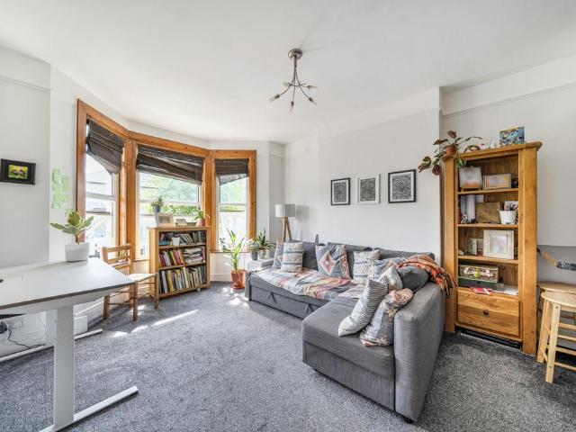 Flat for sale in East Dulwich, Greater London