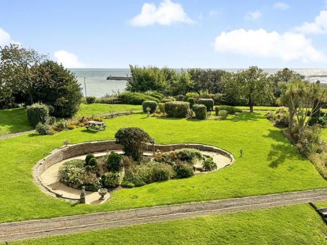 Flat for sale in Folkestone