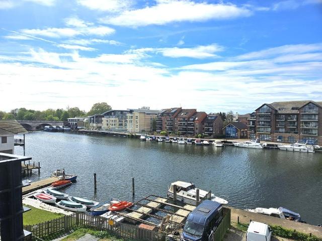 Flat for sale in Norbiton, Greater London