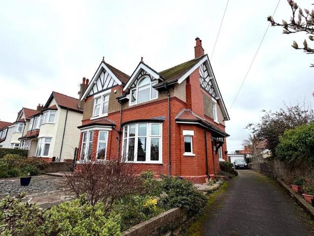 Flat for sale in Colwyn Bay, Wales