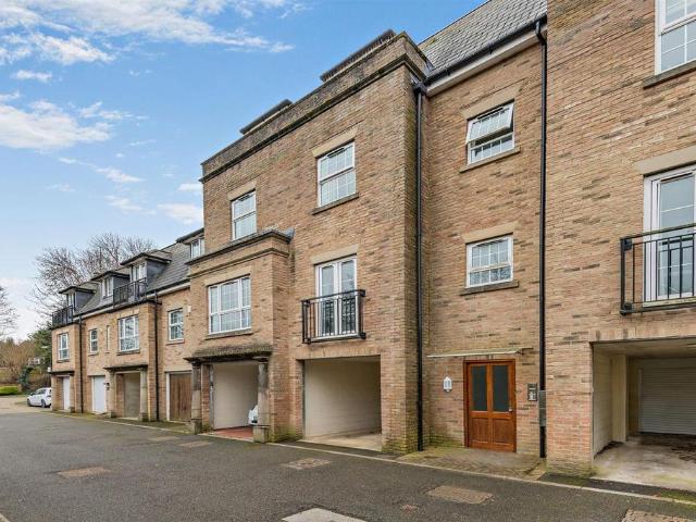 Flat for sale in Midway, Kent